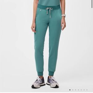 Women's Figs Zamora scrub pants teal